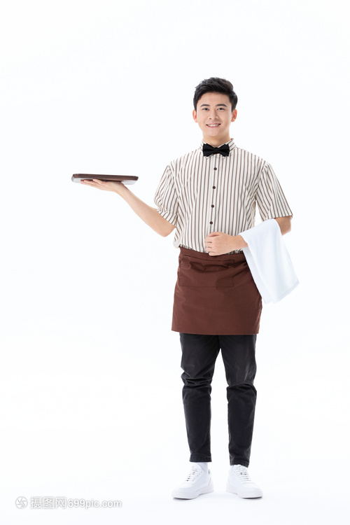 托起温暖与专业 咖啡店服务员的一天